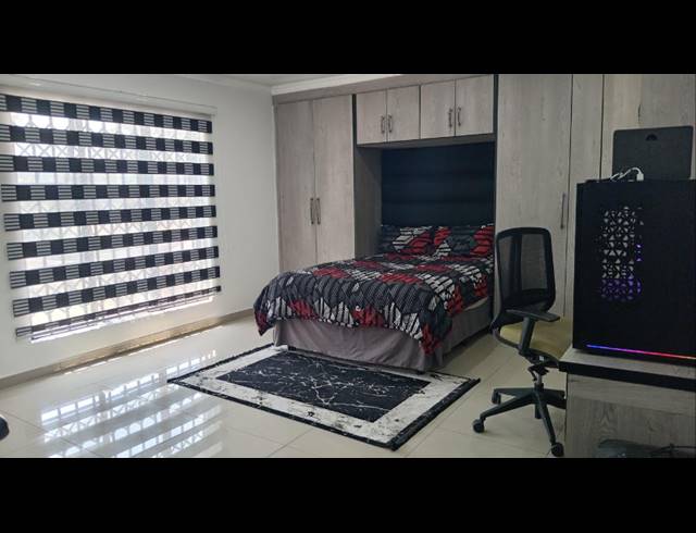 6 BEDROOM HOUSE FOR SALE IN MONDEOR